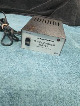 Micronta 22-227d 22- 127 Regulated 12 Volt Power Supply