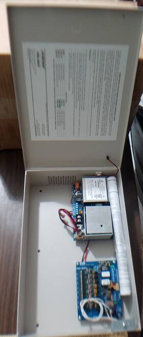 Securitron Aqd5-8c1r Power Supply Device Untested