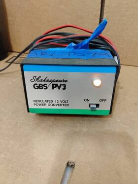 Shakespeare Gbs/pv3 Regulated 12 Volt Power Supply Converts 120 Vac 13.5 Dc